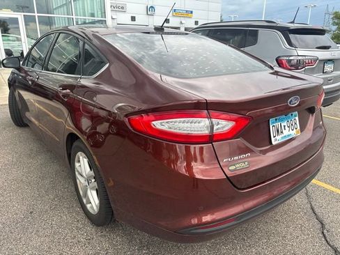 Used 2016 Ford Fusion SE FWD image 2