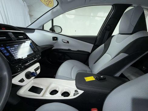 Used 2017 Toyota Prius Four FWD image 22