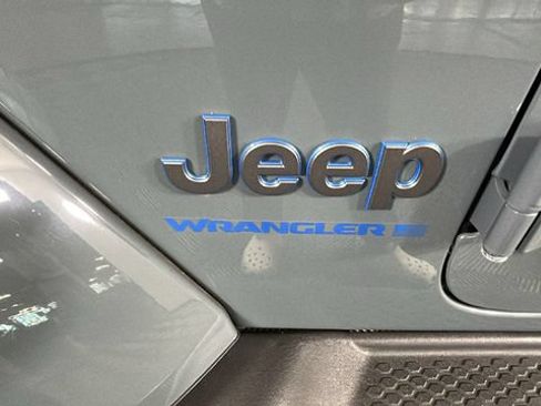 Used 2024 Jeep Wrangler Unlimited w/ Convenience Group AWD/4WD image 9
