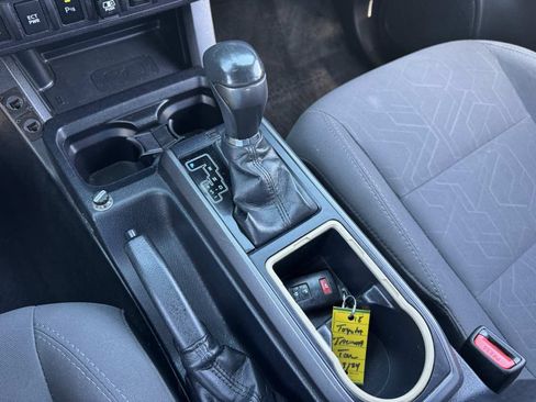 Used 2018 Toyota Tacoma TRD Off-Road w/ Technology Package AWD/4WD image 37