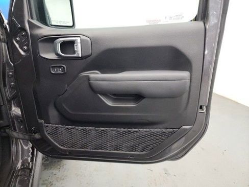 New 2025 Jeep Wrangler Unlimited Rubicon image 27