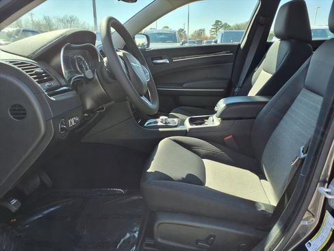 Used 2023 Chrysler 300 Touring w/ Sport Appearance Package image 8