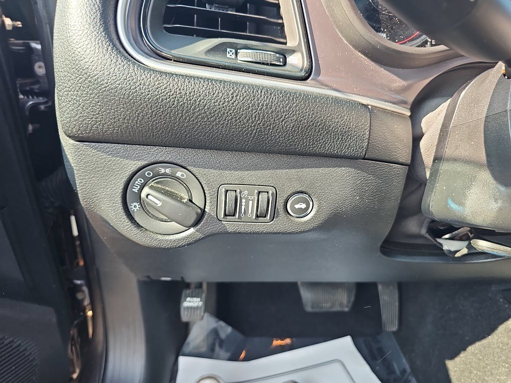 Used 2019 Dodge Challenger SXT RWD image 34