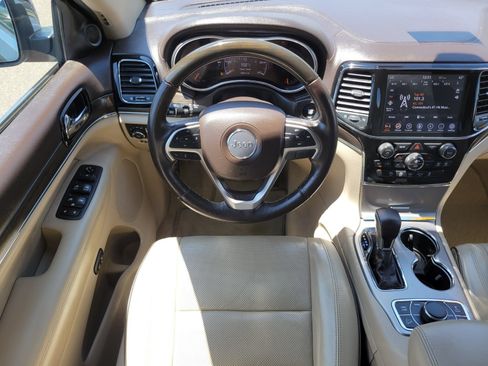 Used 2020 Jeep Grand Cherokee Overland AWD/4WD image 14