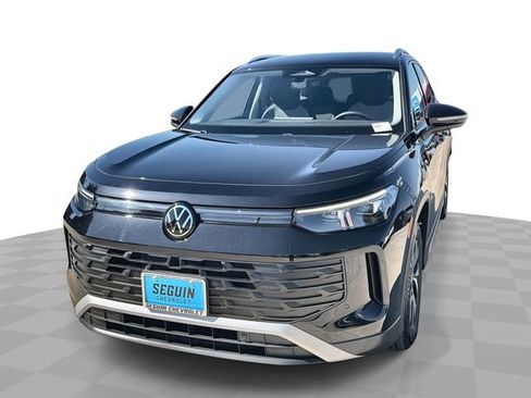 Used 2025 Volkswagen Tiguan S FWD image 1