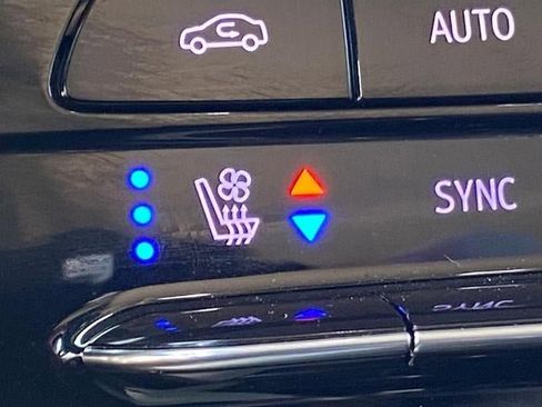 Certified 2022 Buick Envision Avenir w/ Technology Package II image 19