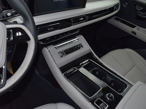 New 2025 Lincoln Aviator Reserve w/ Illumination Package image 17