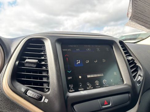 Used 2017 Jeep Cherokee Latitude image 19