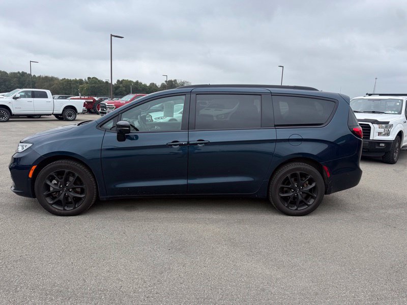 Used 2023 Chrysler Pacifica Limited w/ Uconnect Theater Family Group AWD/4WD image 20