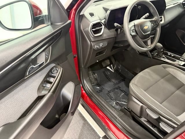 Used 2025 Chevrolet TrailBlazer LT AWD/4WD image 28