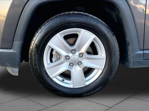 Used 2022 Jeep Compass Latitude w/ Convenience Group FWD image 10
