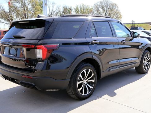 Used 2025 Ford Explorer ST-Line image 7