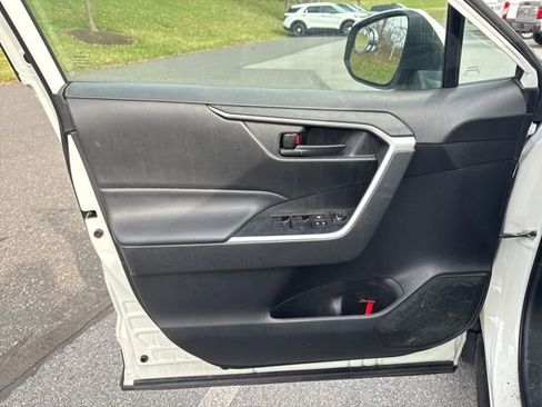 Used 2020 Toyota RAV4 LE w/ Carpet Mat Package image 24