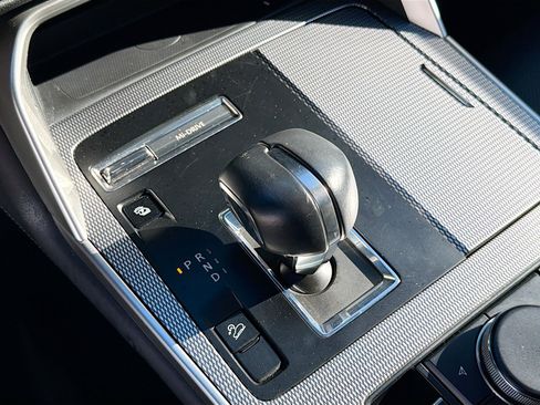 Used 2025 MAZDA CX-70 Plug-In Hybrid w/ Premium Pkg image 30