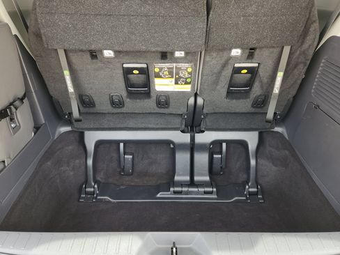 Used 2023 Toyota Sienna LE FWD image 33