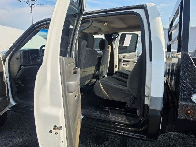 Used 2004 Chevrolet Silverado 2500 LS w/ Heavy-Duty Power Package AWD/4WD image 27