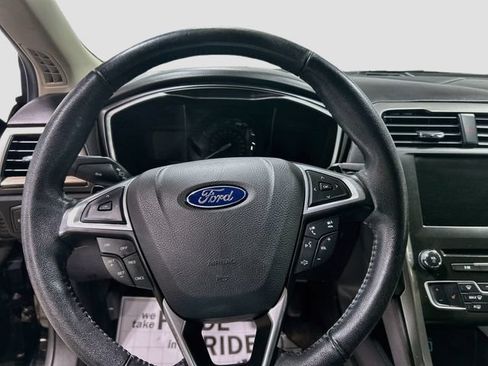 Used 2017 Ford Fusion SE w/ Fusion SE Technology Package FWD image 10