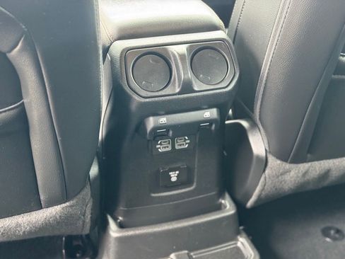 Used 2022 Jeep Wrangler Unlimited Sahara AWD/4WD image 25