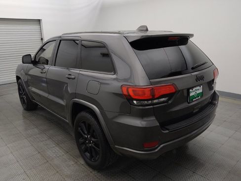 Used 2018 Jeep Grand Cherokee Altitude RWD image 5