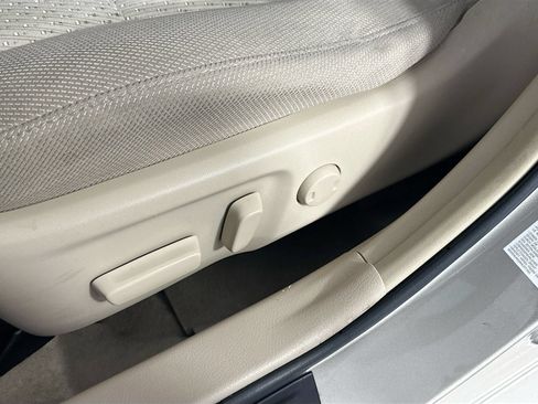 Used 2014 Toyota Camry XLE FWD image 18