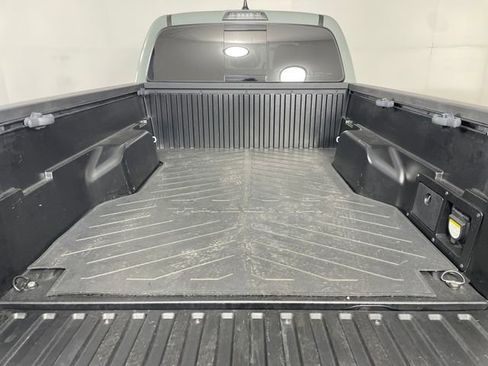 Used 2022 Toyota Tacoma TRD Sport AWD/4WD image 17