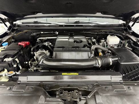 Used 2023 Nissan Frontier SV image 8