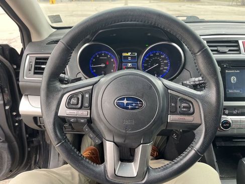 Used 2017 Subaru Outback 2.5i Premium image 12