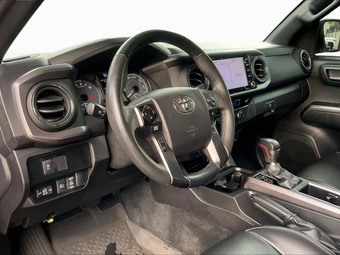 Used 2022 Toyota Tacoma TRD Off-Road image 17