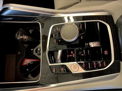 New 2026 BMW X6 xDrive40i w/ Climate Comfort Package image 7