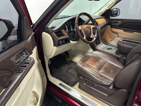 Used 2010 Cadillac Escalade Platinum AWD/4WD image 10