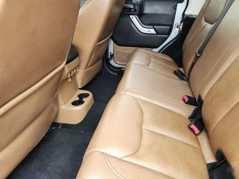 Used 2014 Jeep Wrangler Unlimited Sahara w/ Connectivity Group AWD/4WD image 27