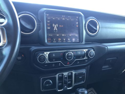 Used 2018 Jeep Wrangler Unlimited Sahara image 29