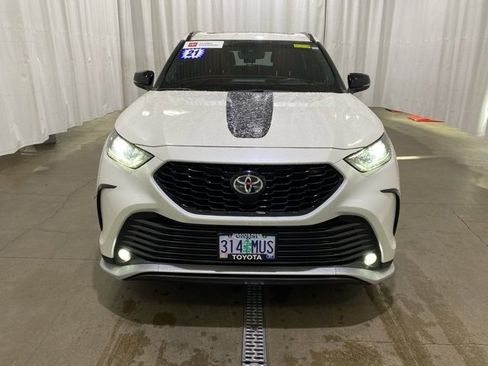 Certified 2021 Toyota Highlander XSE image 9