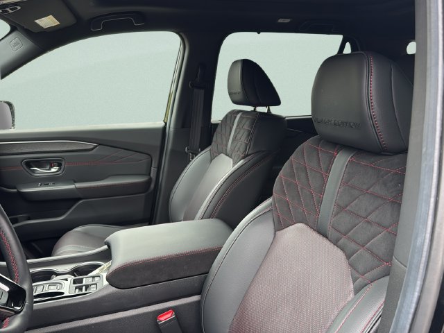 Certified 2026 Honda Pilot Black Edition image 11
