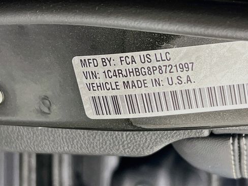 Used 2023 Jeep Grand Cherokee Limited AWD/4WD image 32