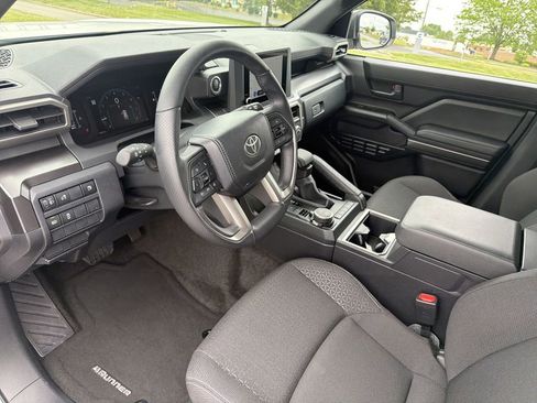 Certified 2025 Toyota 4Runner SR5 AWD/4WD image 15