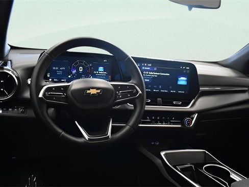 Used 2025 Chevrolet Equinox LT image 25