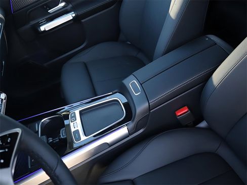 New 2026 Mercedes-Benz GLB 250 4MATIC image 33