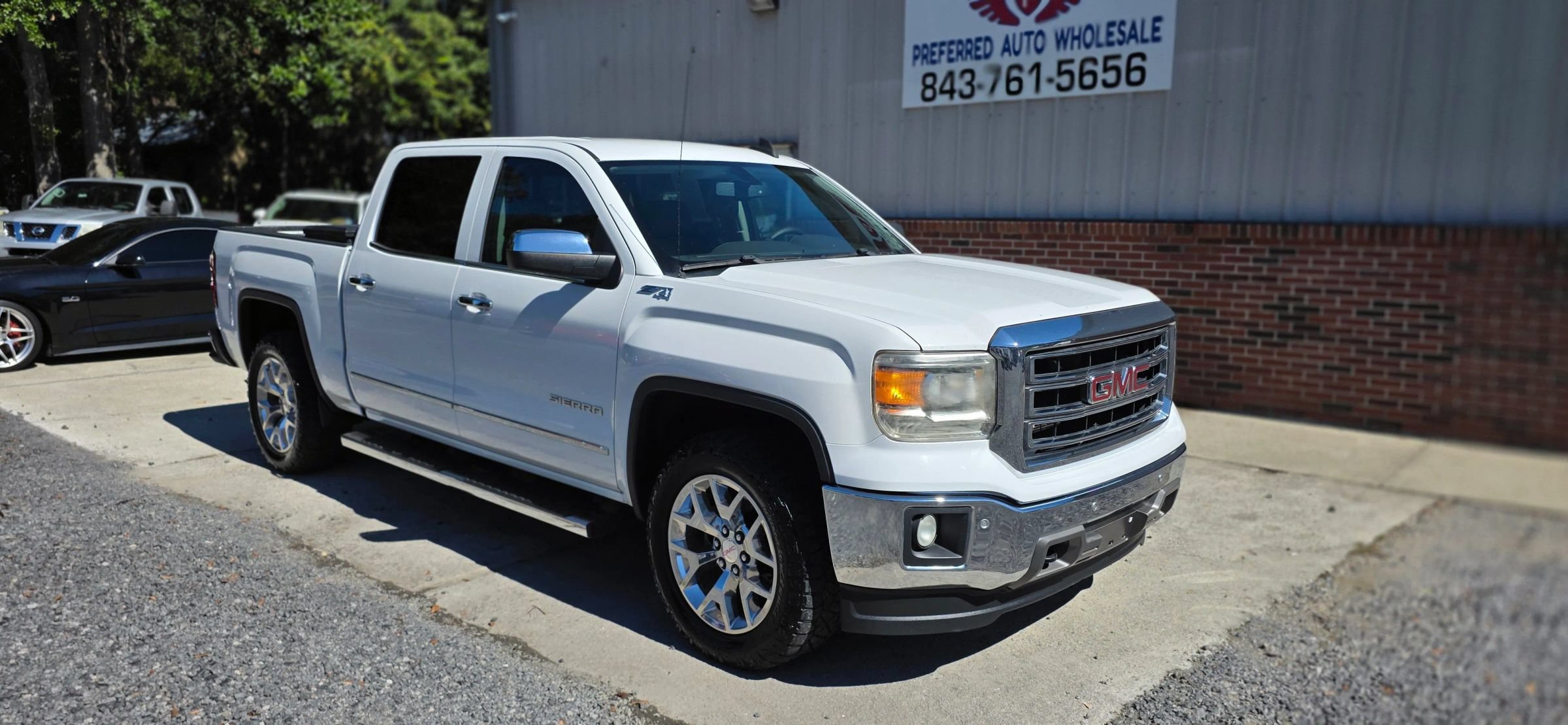 Used 2015 GMC Sierra 1500 SLT w/ SLT Crew Cab Value Package AWD/4WD image 2