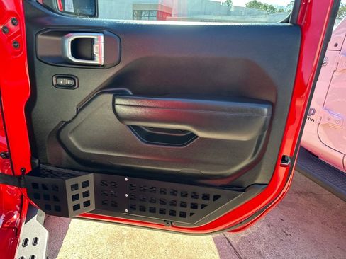 Used 2025 Jeep Gladiator Nighthawk image 31