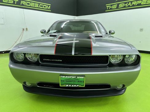 Used 2011 Dodge Challenger RWD image 3
