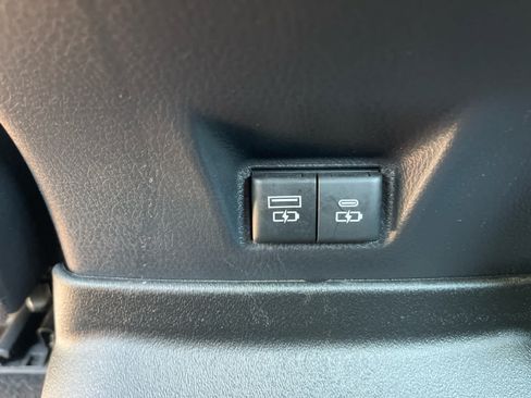 Used 2025 Toyota Camry SE FWD image 27