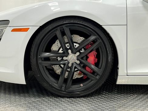 Used 2015 Audi R8 V8 w/ Extended Leather Package AWD/4WD image 32