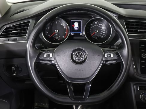 Used 2018 Volkswagen Tiguan SE AWD/4WD image 37