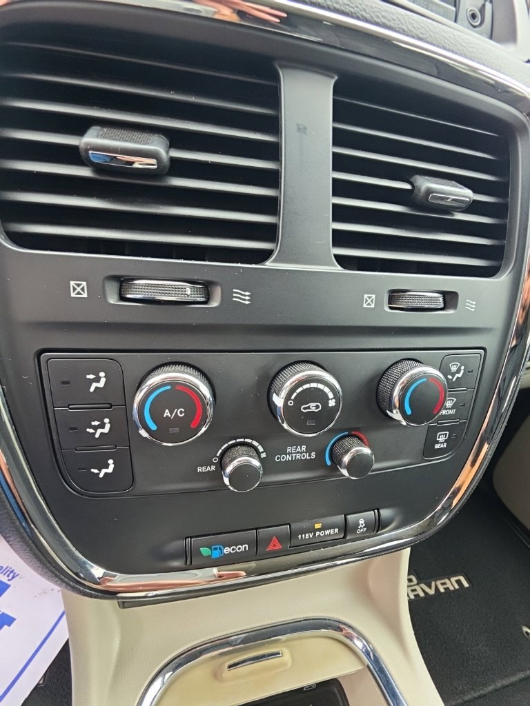 Used 2014 Dodge Grand Caravan SXT w/ Rear Park Assist Package FWD image 21
