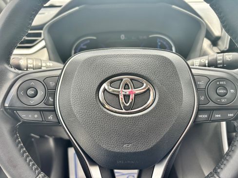 Used 2020 Toyota RAV4 Limited image 21