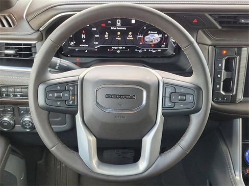 Used 2023 GMC Yukon Denali image 9