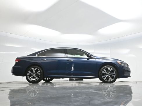 Used 2022 Volkswagen Passat 2.0T SE FWD image 49