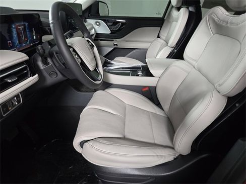 New 2026 Lincoln Aviator Reserve w/ Luxury Package image 13