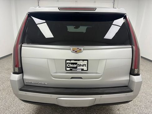 Used 2017 Cadillac Escalade ESV Luxury AWD/4WD image 6